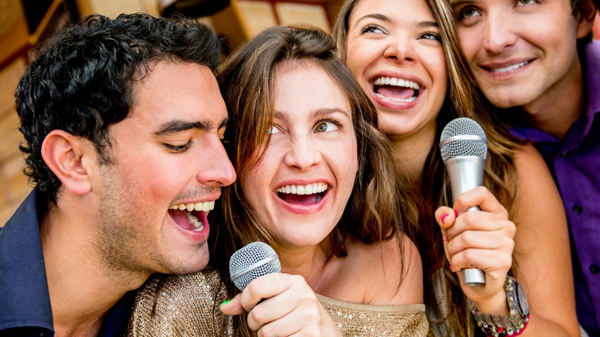 Tác dụng của tiếng vang hỗ trợ giọng hát khi tìm hiểu echo trong loa là gì.