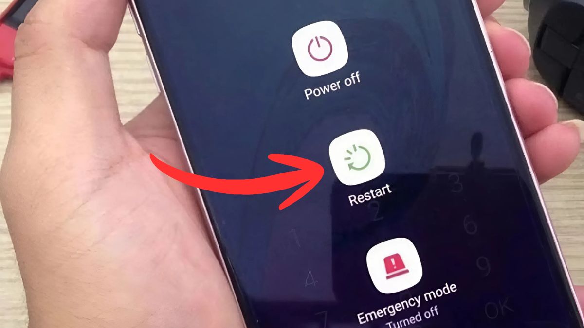 Thao tác khởi động lại máy là cách giải phóng RAM Android đơn giản nhất