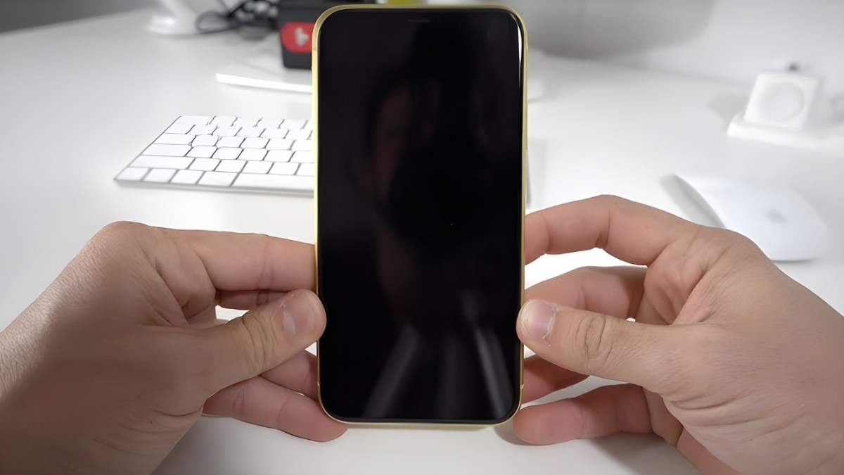 Miếng dán màn hình che cảm biến khiến màn hình điện thoại bị đen nhưng vẫn có tiếng