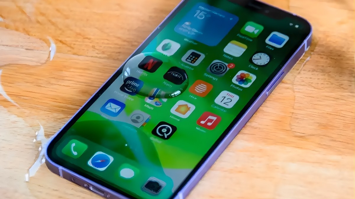 Nước vào làm hỏng linh kiện khiến iphone bị đen màn hình