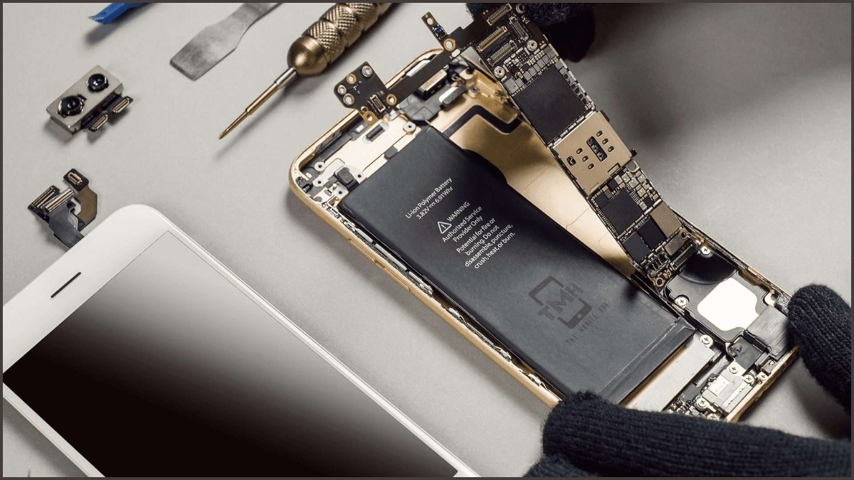 Sửa chữa phần cứng bên trong khi iphone 11 sạc không vào pin do hỏng IC sạc