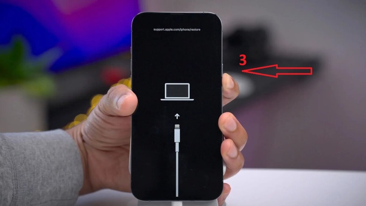 Màn hình cáp kết nối máy tính khi iphone 13 không lên màn hình.