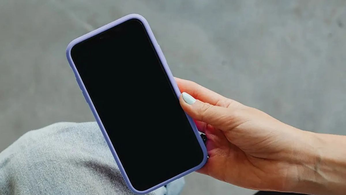 iphone 14 pro max bị tắt nguồn mở không lên với màn hình đen hoàn toàn