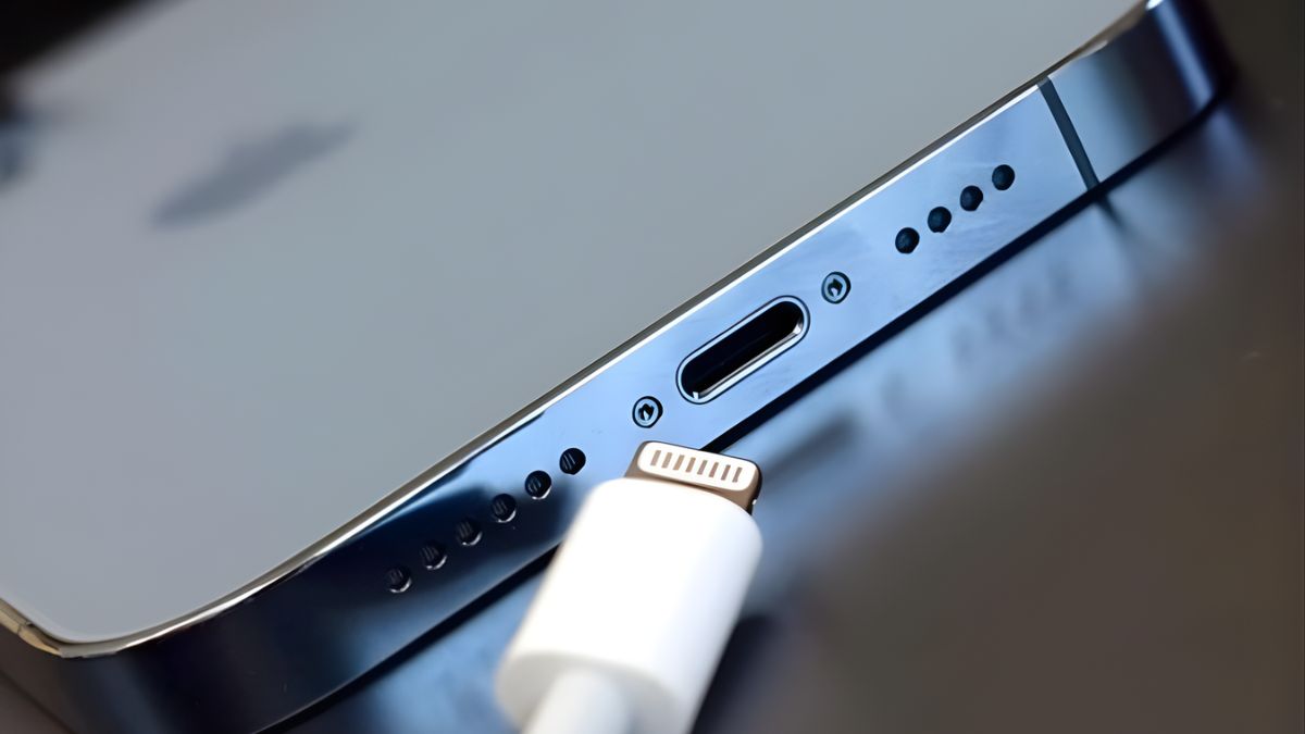 Giải pháp sạc pin cho iphone 14 pro max bị tắt nguồn mở không lên