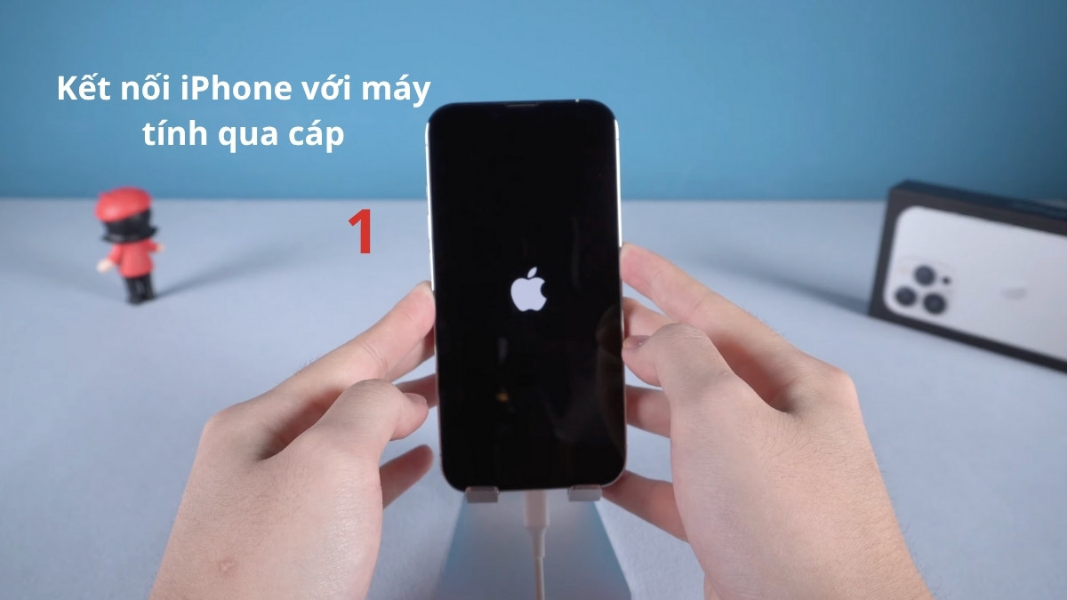 Bước 1: Kết nối iPhone 15 Pro Max với máy tính qua cáp để chuẩn bị vào chế độ DFU, khắc phục iphone bị đơ màn hình.