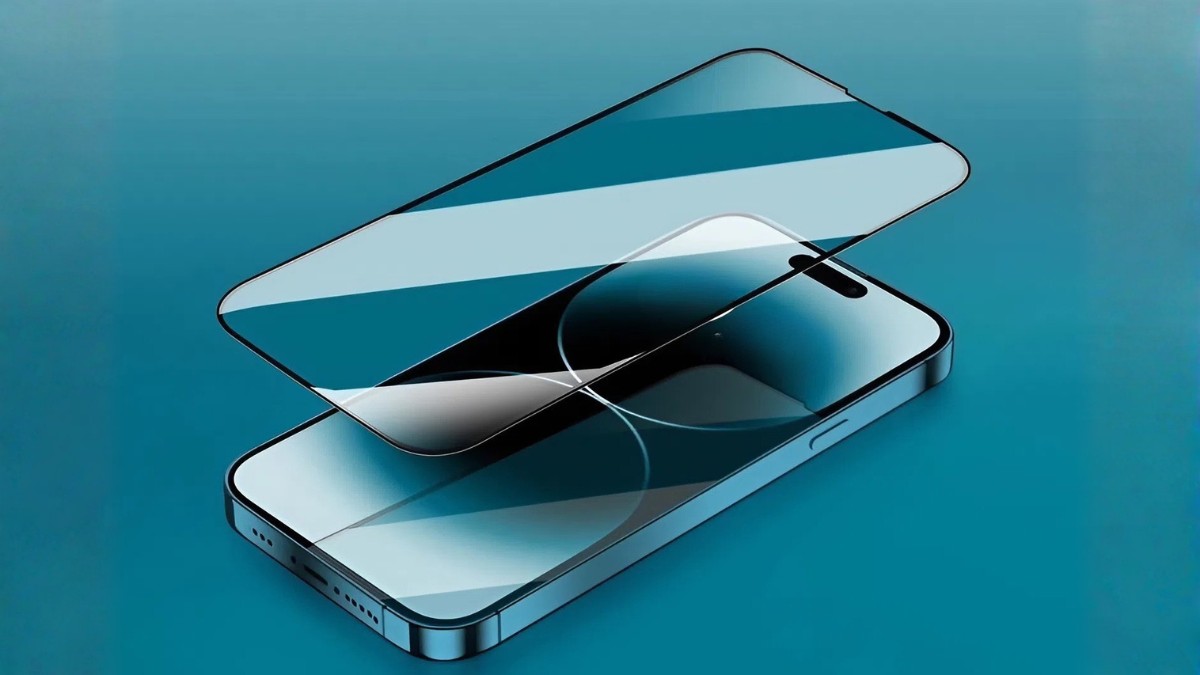 Hình ảnh miếng dán kính cường lực đặt trên màn hình iphone 15 pro max, nguyên nhân có thể gây đơ.