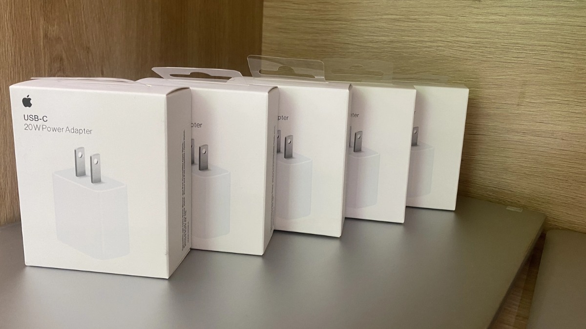 Thay dây sạc và củ sạc chính hãng để sửa lỗi iphone sạc không vào pin.