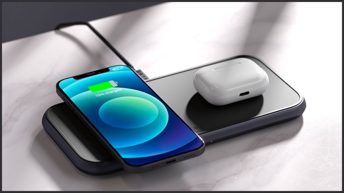 Điều chỉnh vị trí iPhone đúng tâm sạc không dây để khắc phục điện thoại iphone sạc không vào pin.