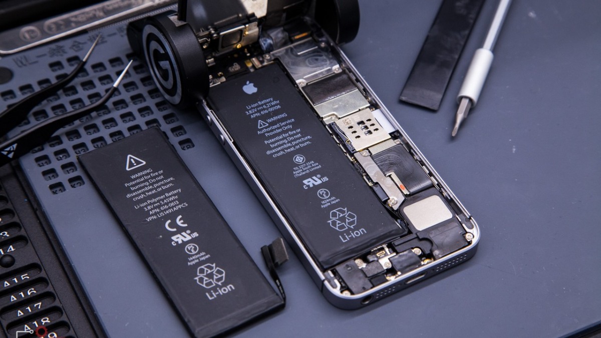 Lỗi iphone sạc không vào pin do pin đã bị chai, cần phải thay thế.