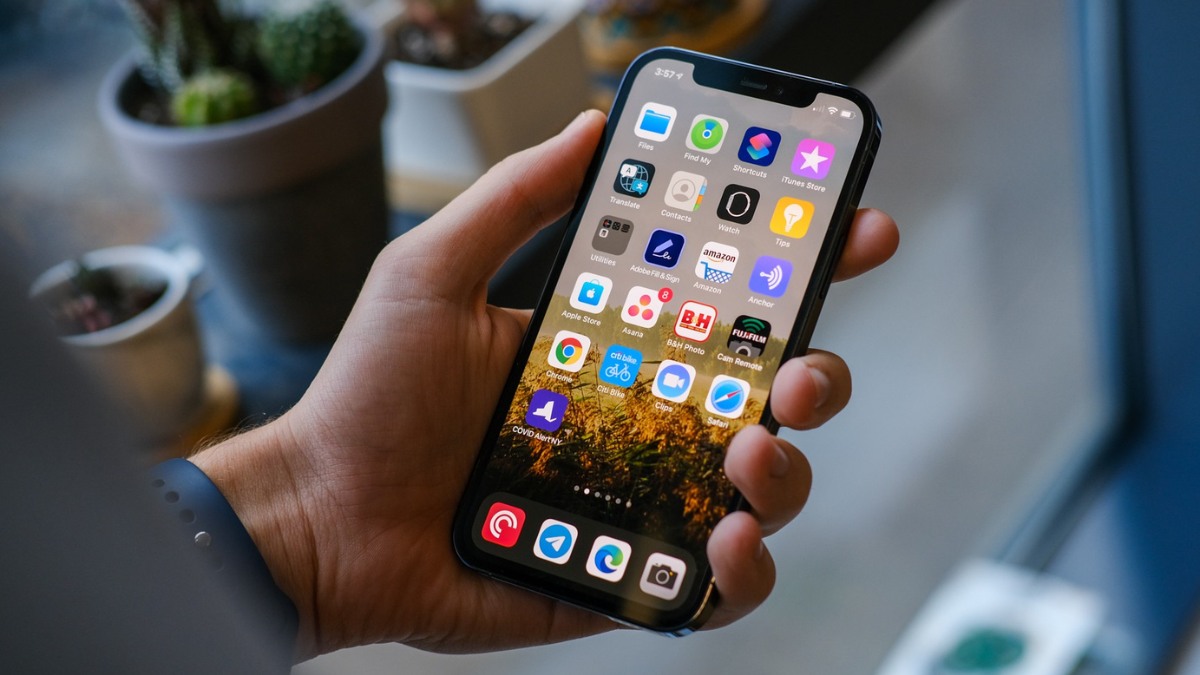 Xung đột ứng dụng chạy ngầm là một lý do khiến iphone sạc không vào pin sửa bao nhiêu tiền khi phải thay linh kiện.