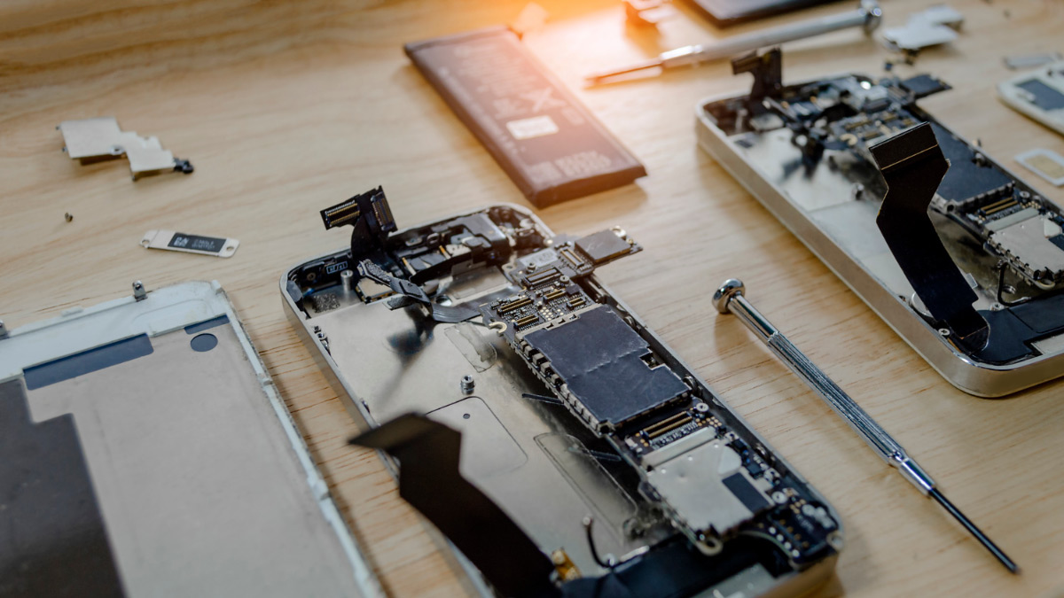 Linh kiện bên trong khiến chip wifi iphone yếu và cần được sửa chữa