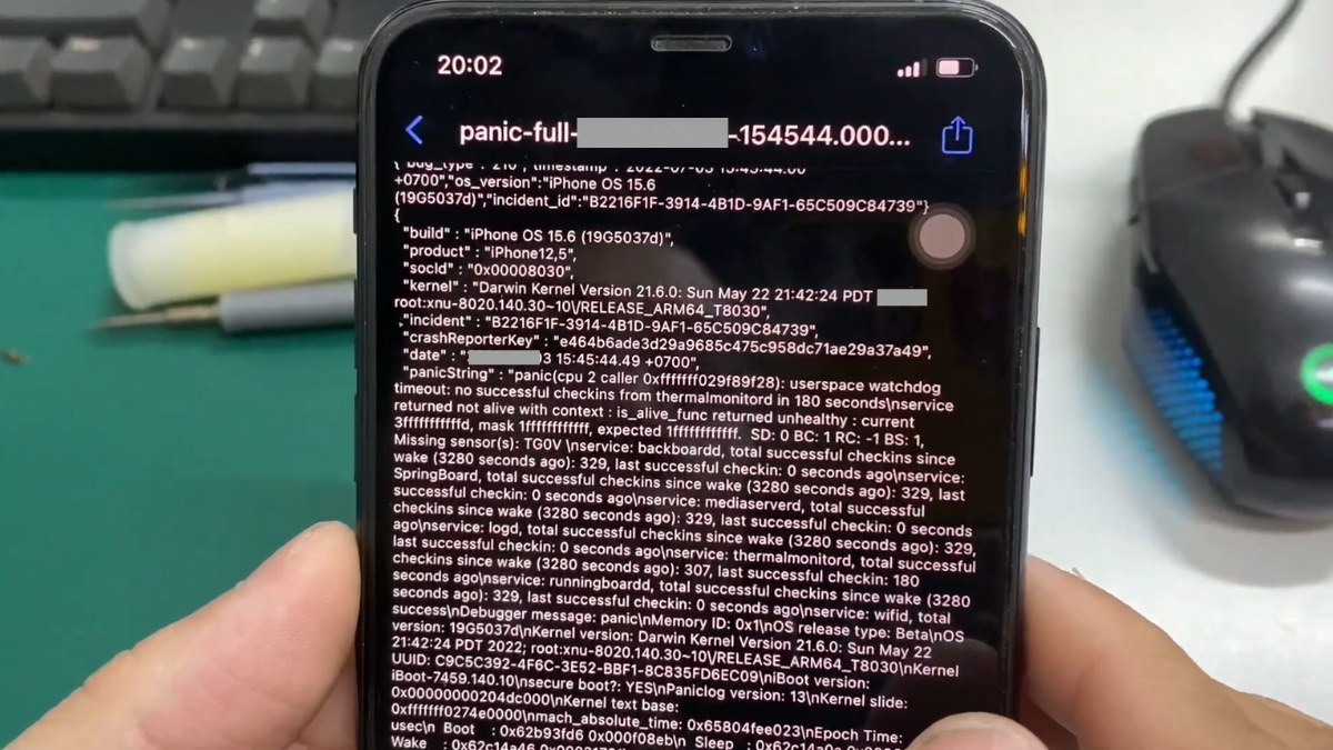 Màn hình hiển thị mã log chi tiết khi thực hiện đọc lỗi panic full iphone.