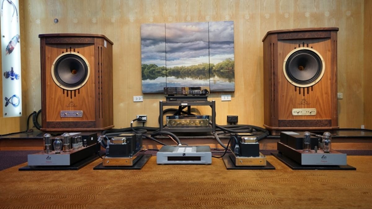 Hệ thống âm thanh hi-end dùng loa đồng trục giúp biết loa đồng trục nghe nhạc hay không.