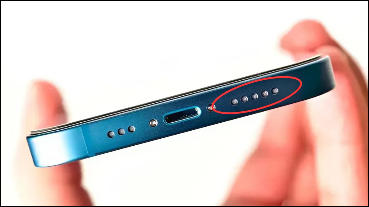 Bụi bẩn bám trên lưới khiến loa iphone bị nhỏ và rè