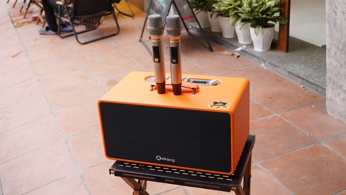 Loa xách tay MB2 Pro Plus giúp giải đáp mua dàn karaoke gia đình nên chọn loại nào.