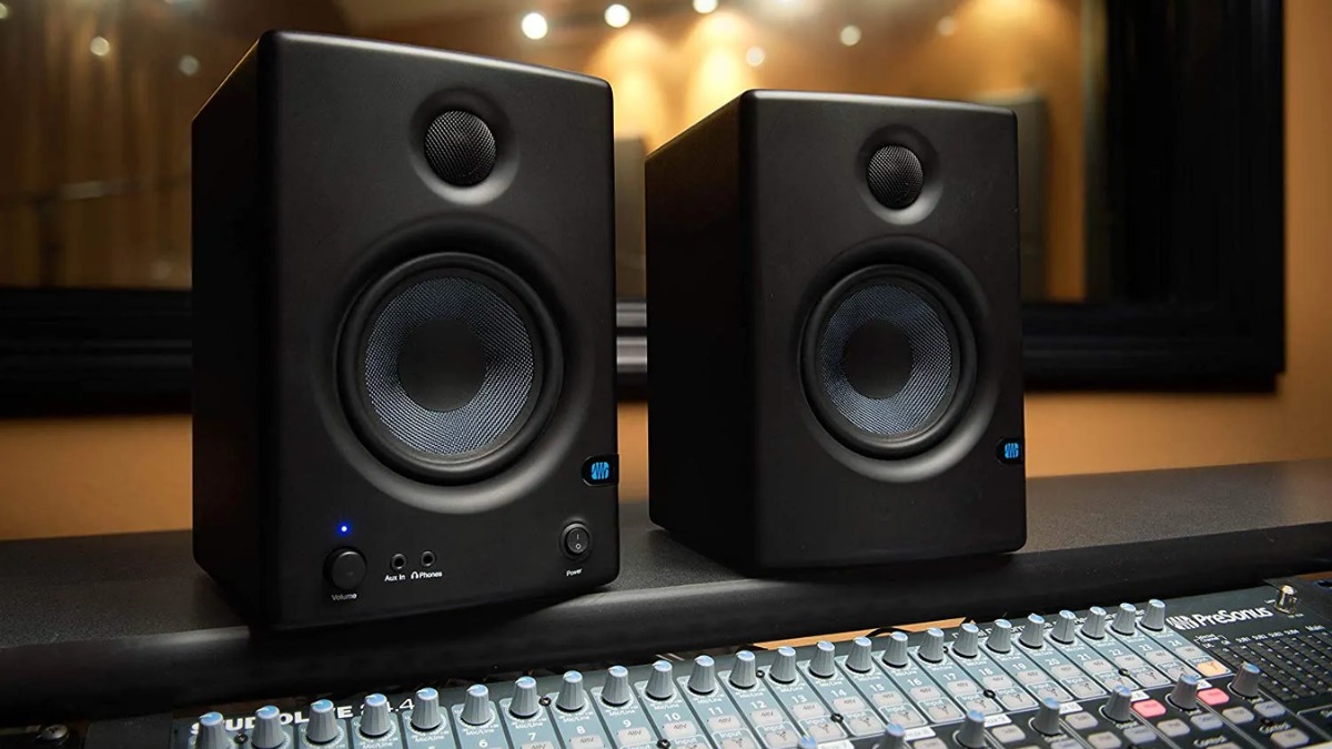 Những ưu điểm nổi bật khi bạn chọn có nên nghe nhạc bằng loa kiểm âm.