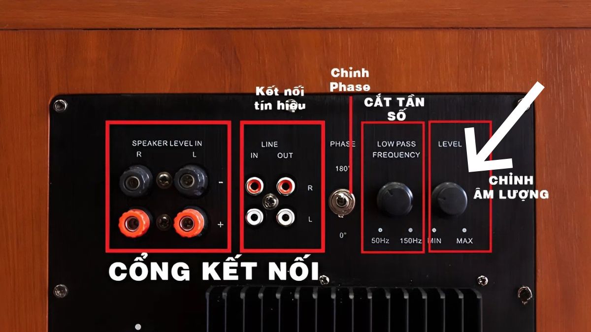 Điều chỉnh núm Volume hợp lý để khắc phục tình trạng loa sub bị rè tiếng.