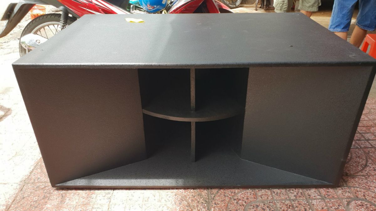 Hình ảnh giải thích khái niệm sub hầm là gì và khả năng tái tạo âm bass sâu.