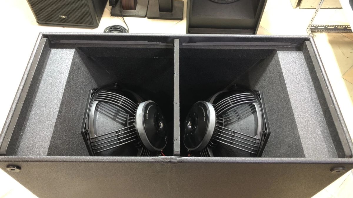 Cách kiểm tra thông số công suất và trở kháng khi chọn mua vỏ loa sub hầm.