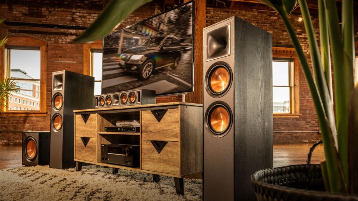 Cách chọn loa subwoofer là gì phù hợp cho không gian phòng khách diện tích lớn.