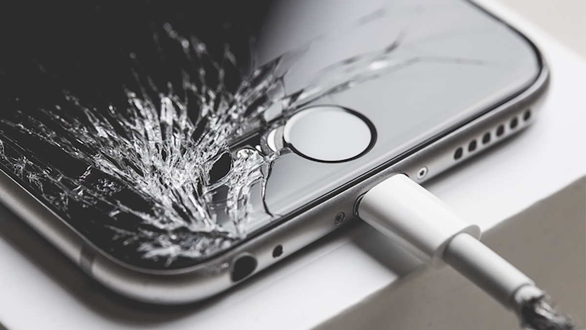 màn hình iphone 15 bị vàng góc do điện thoại bị va đập, nứt vỡ