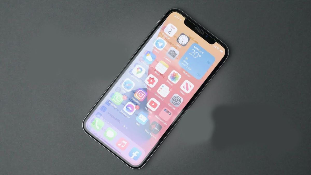 Hiện tượng màn hình iphone bị lưu ảnh với hình ảnh bóng mờ in trên màn hình.