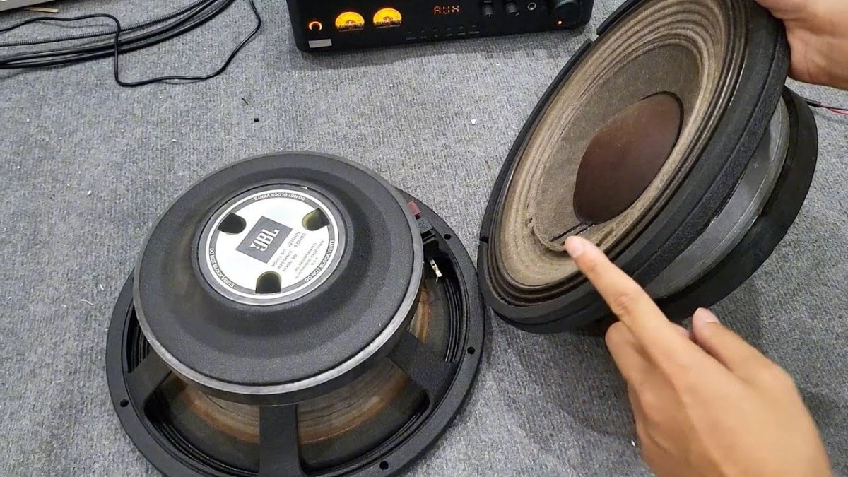 Dấu hiệu nhận biết thực tế để kịp thời áp dụng cách dán màng loa bị rách tại nhà.