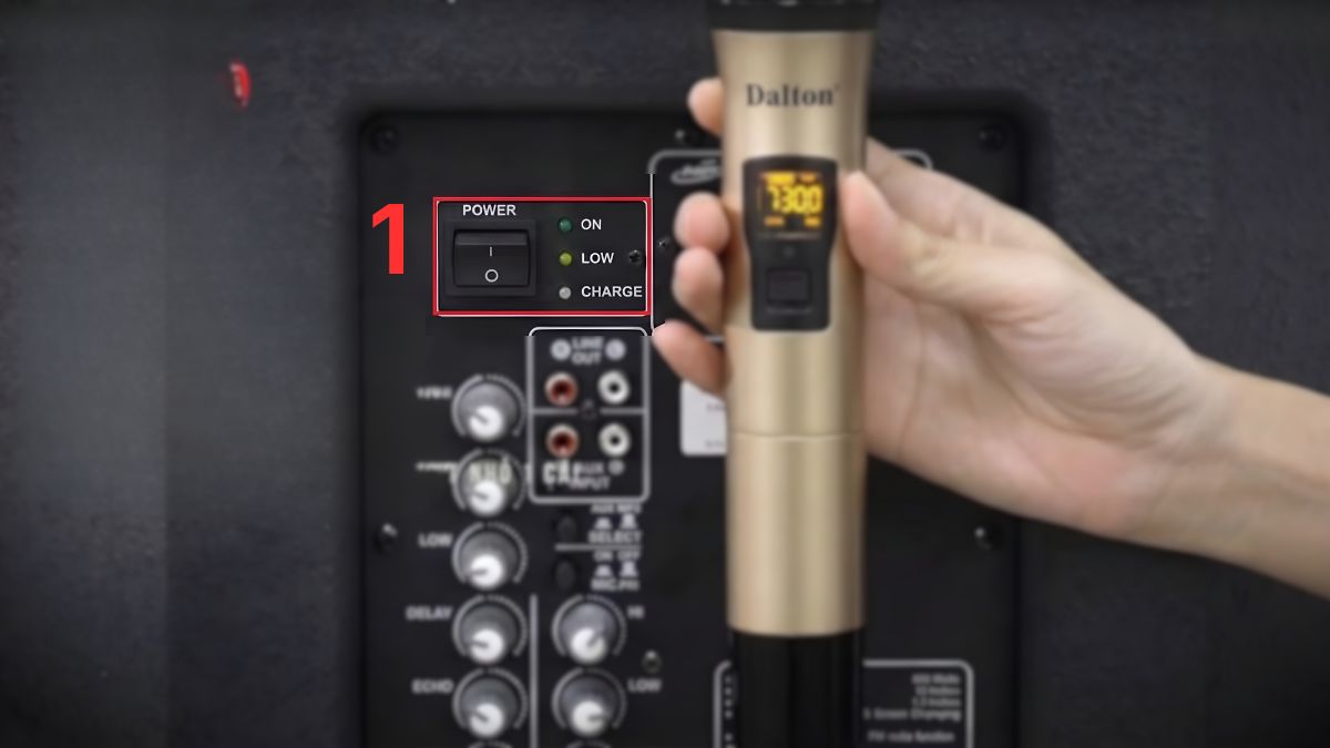 Tắt nguồn loa để bắt đầu quy trình sửa lỗi micro không kết nối được với loa.