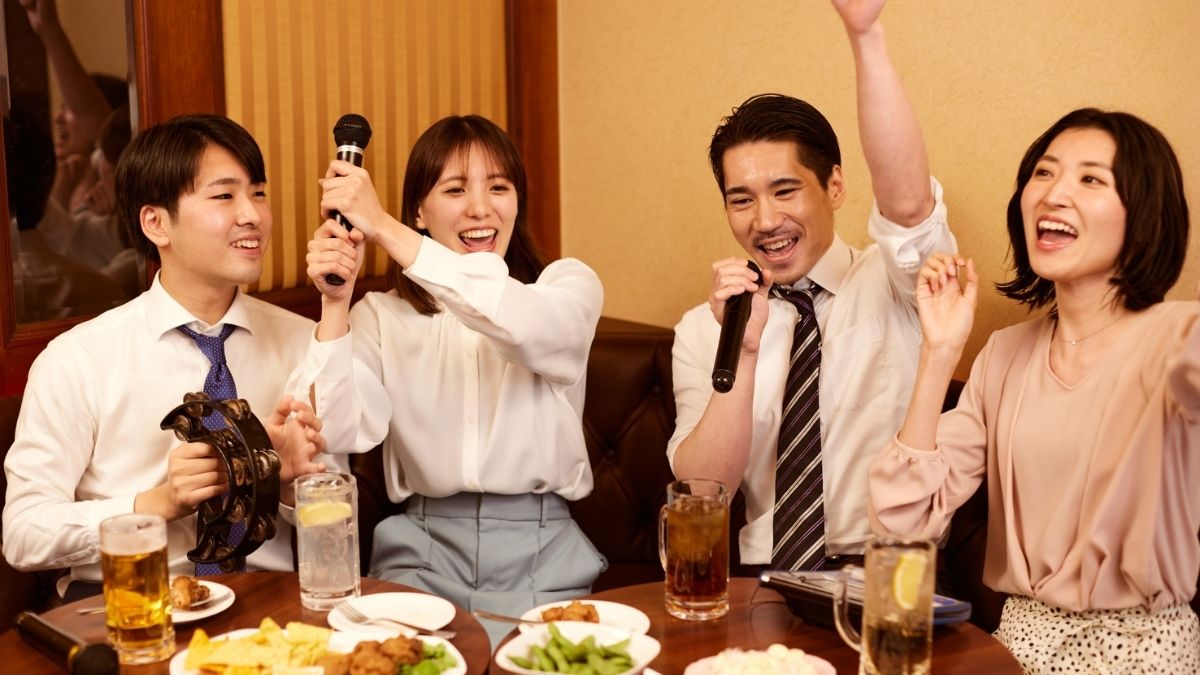 Lợi ích về mặt giải trí và kết nối gia đình khi sử dụng dàn karaoke cố định.