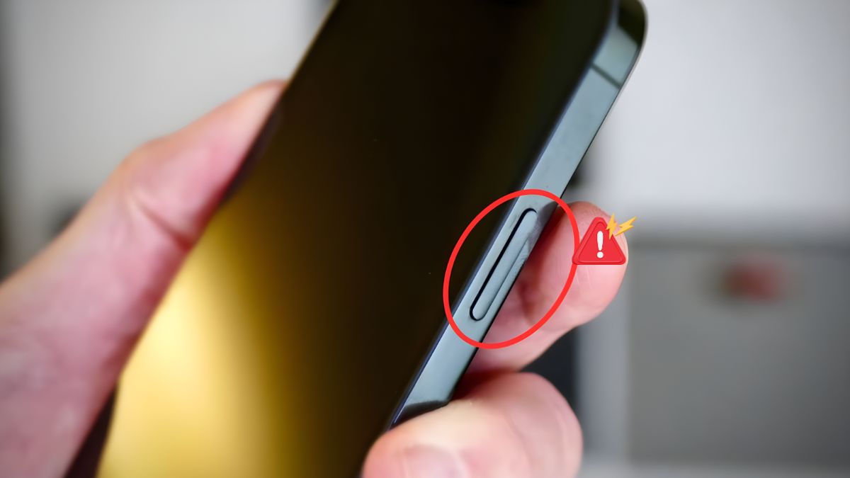 Cận cảnh khe nút nguồn bị bám bụi bẩn, nguyên nhân khiến nút nguồn iPhone bị liệt tạm thời.