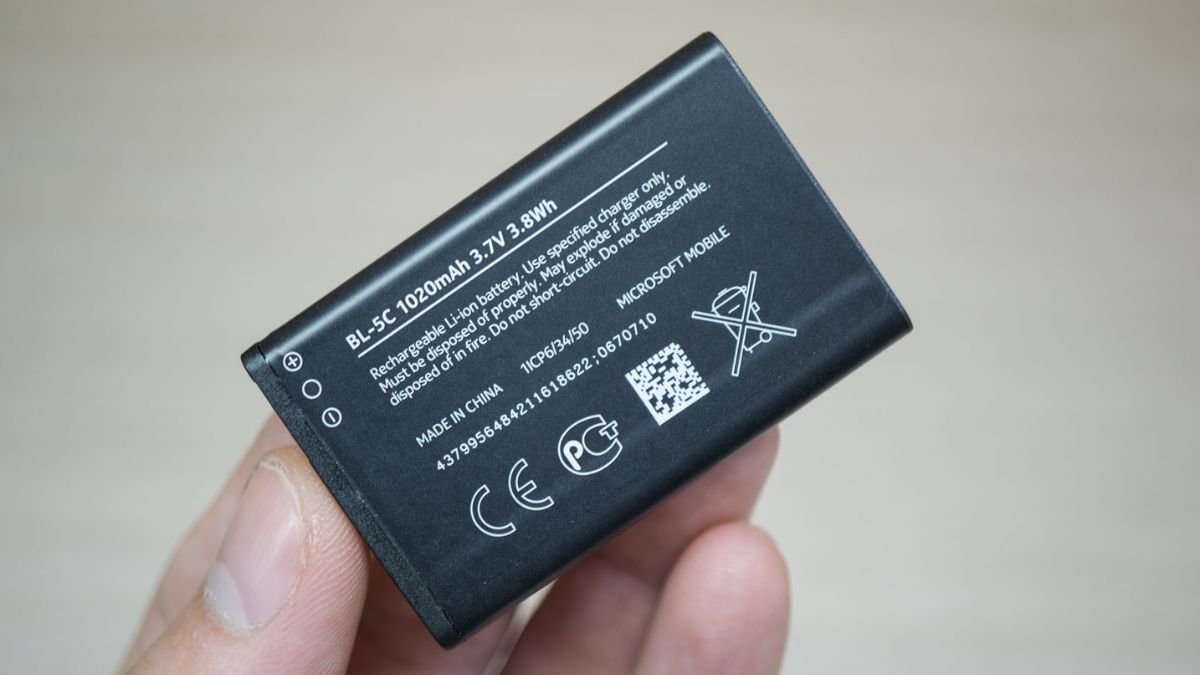 Viên pin bị chai khiến nokia 150 lỗi sạc pin và nhanh nóng máy.
