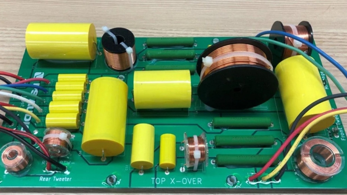 Mạch phân tần thụ động (Passive Crossover) giúp chia tín hiệu cho các củ loa.