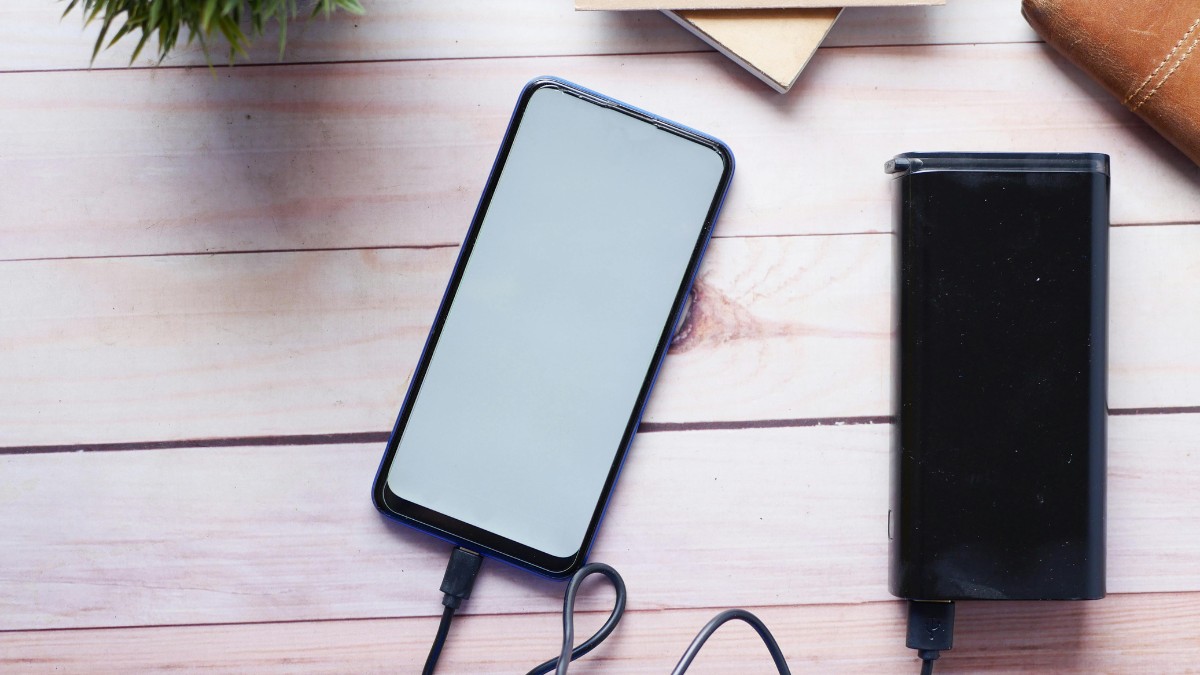 Cách sửa lỗi android recovery bằng cách sạc đầy pin trước khi thao tác, đảm bảo quá trình phục hồi không bị gián đoạn.