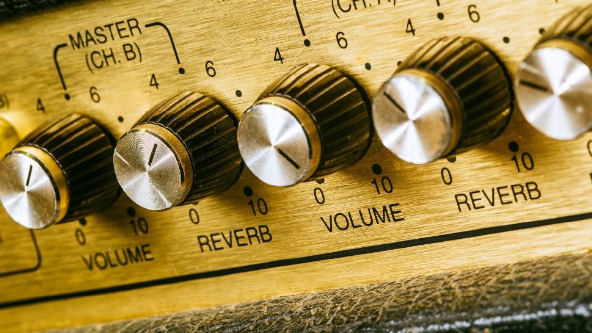 Minh họa hiệu ứng reverb là gì giúp giọng hát có chiều sâu và cảm xúc hơn.