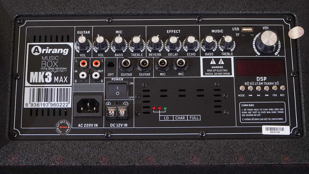 Hướng dẫn điều chỉnh các nút trên amply để hiểu reverb trong âm thanh là gì.