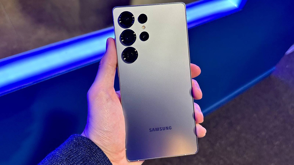 Samsung là hãng sản xuất thiết bị phần cứng, samsung và android có giống nhau không?