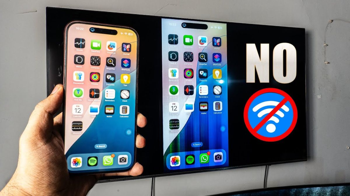Screen mirroring không thể hoạt động mà không có kết nối Wi-Fi, với một chiếc iPhone đang phản chiếu màn hình lên TV và biểu tượng Wi-Fi bị gạch chéo, nhấn mạnh rằng bạn cần có kết nối mạng ổn định để sử dụng tính năng này.