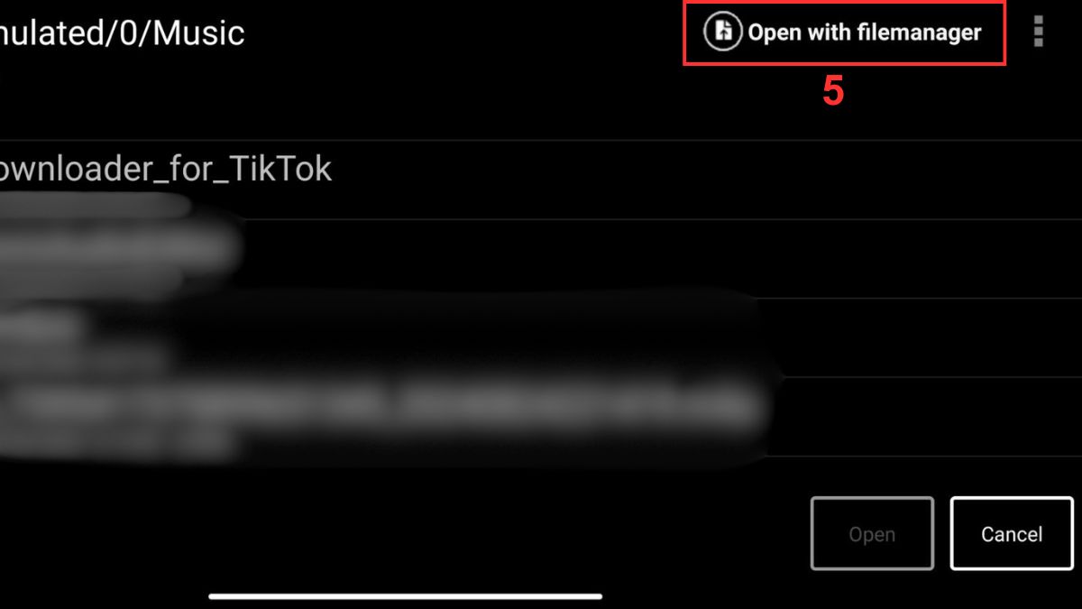 Mở tệp video thông qua trình quản lý tệp để tách âm thanh khỏi video trên điện thoại Android.
