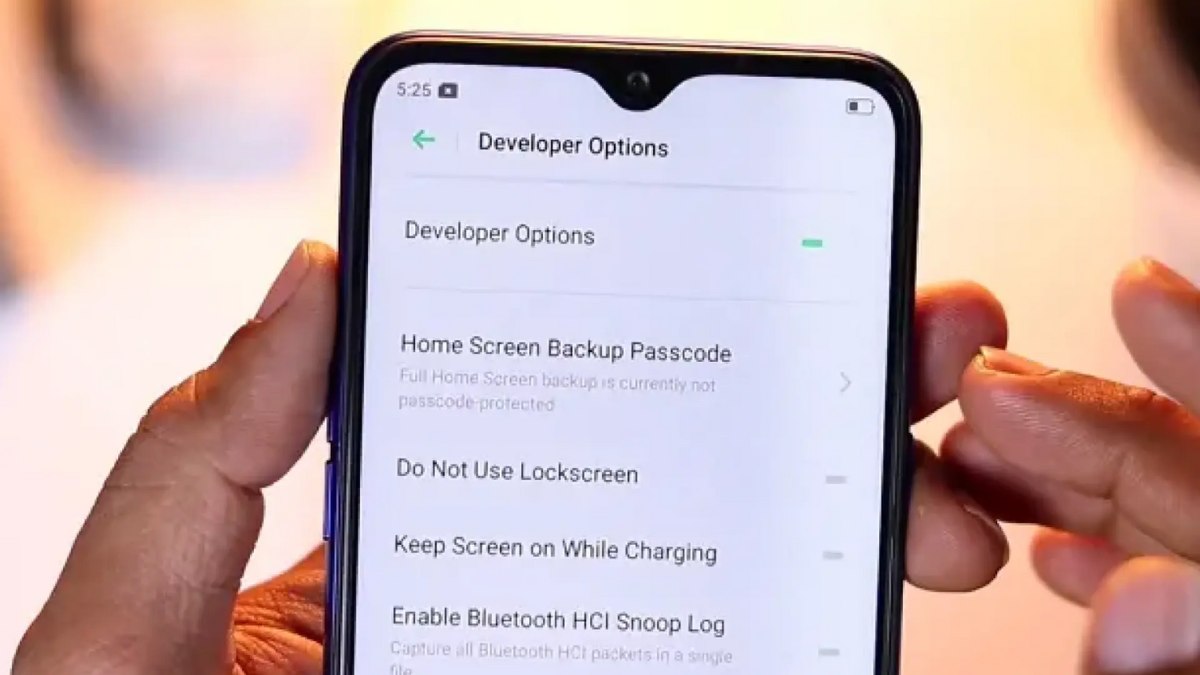 Giao diện mục tùy chọn nhà phát triển android (Developer Options) đã được bật với các công cụ nâng cao.