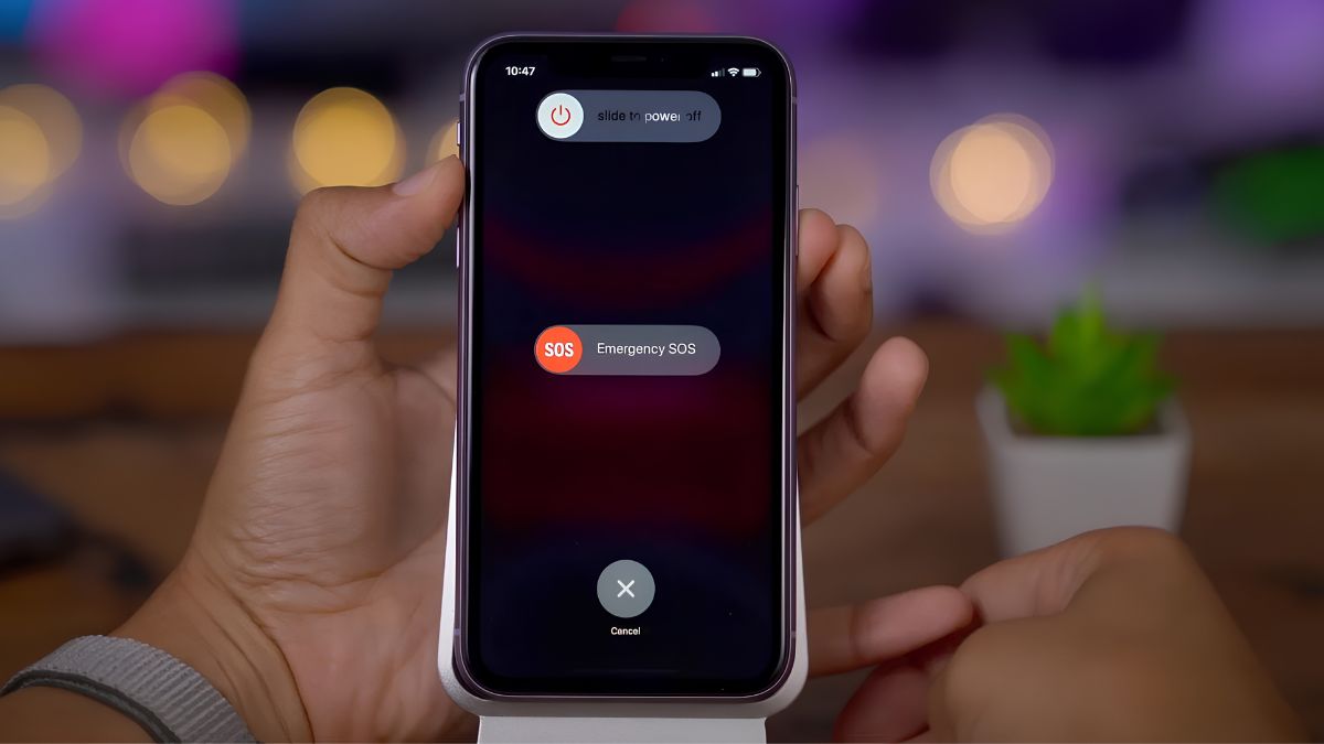 Tắt nguồn điện thoại khắc phục tại sao không xem được youtube trên iphone.