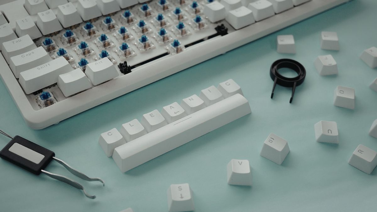 Sắp xếp các phím chức năng và phím dài để chuẩn bị thay keycap cho bàn phím cơ.