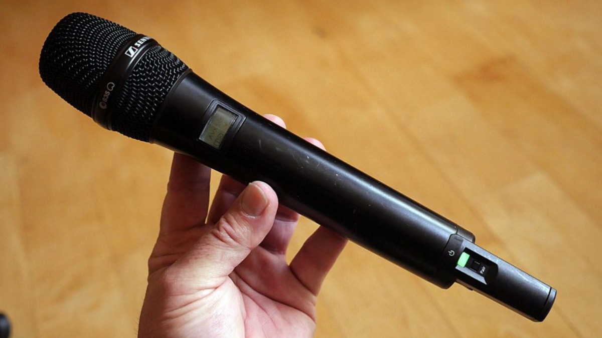 Ứng dụng của sóng VHF là gì trong các thiết bị micro không dây gia đình giá rẻ.