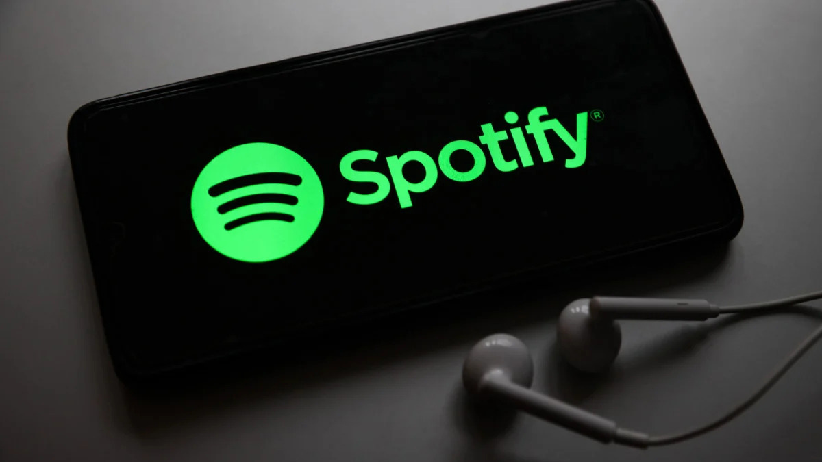 widget tốt nhất cho Android cho người yêu nhạc: Logo Spotify và tai nghe, widget nhạc tiện lợi trên màn hình chính.