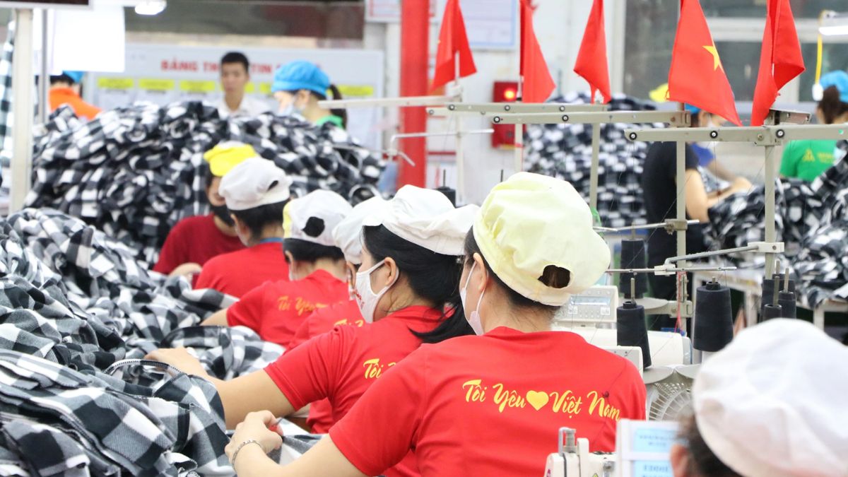 2/9 Công nhân được nghỉ mấy ngày? Hình phạt cho doanh nghiệp ép công nhân đi làm