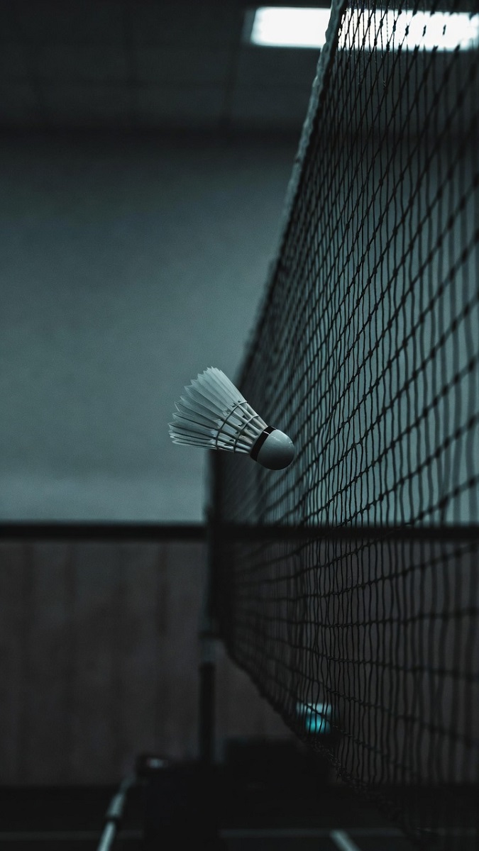 Hình nền cầu lông màu đang rơi