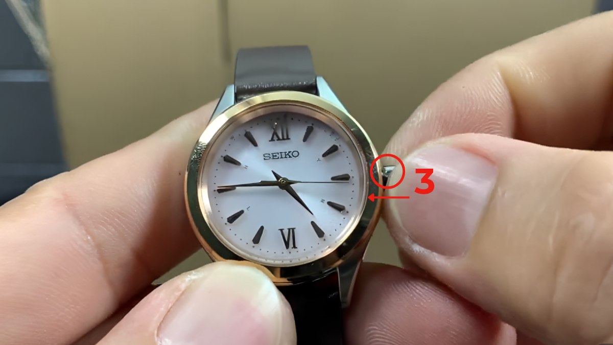 Cách chỉnh đồng hồ đeo tay 1 nút 3 kim bước 3