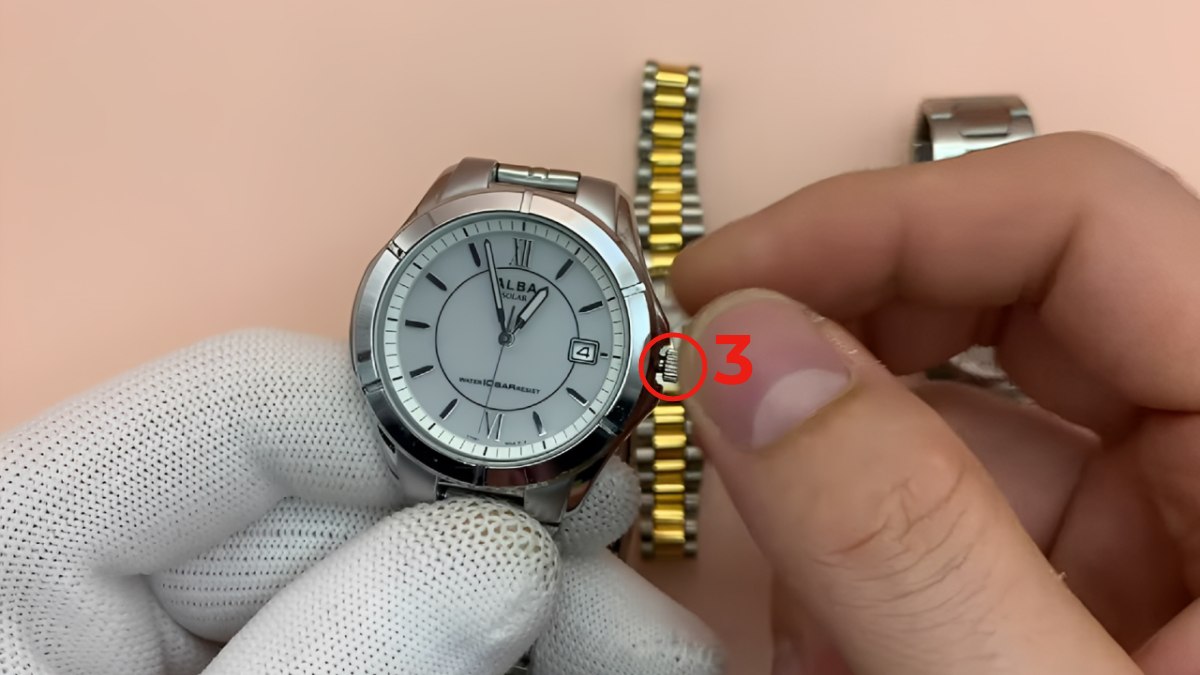 Cách chỉnh đồng hồ đeo tay 1 nút 3 kim có lịch ngày bước 3