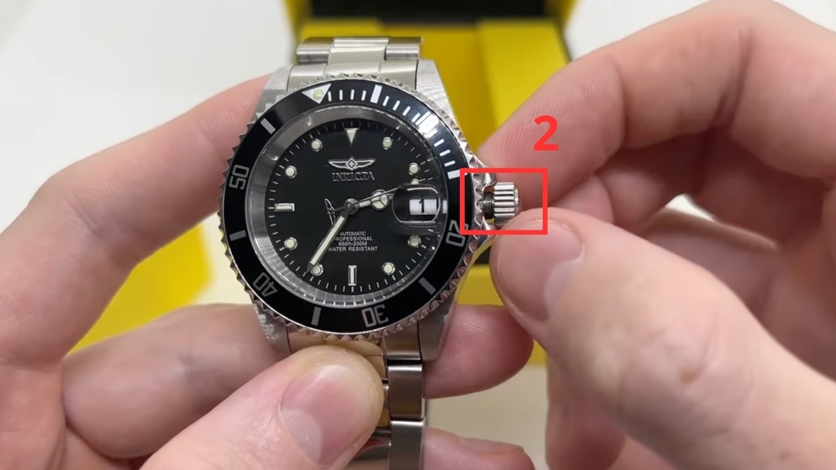 Cách chỉnh ngày trên đồng hồ đeo tay chuyên dùng để lặn bước 2
