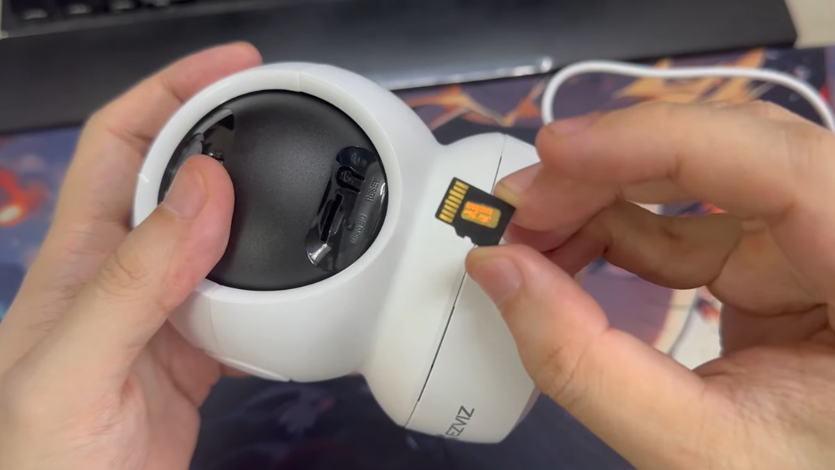 Cách gắn thẻ nhớ vào camera Ezviz - Vị trí gắn camera trong nhà