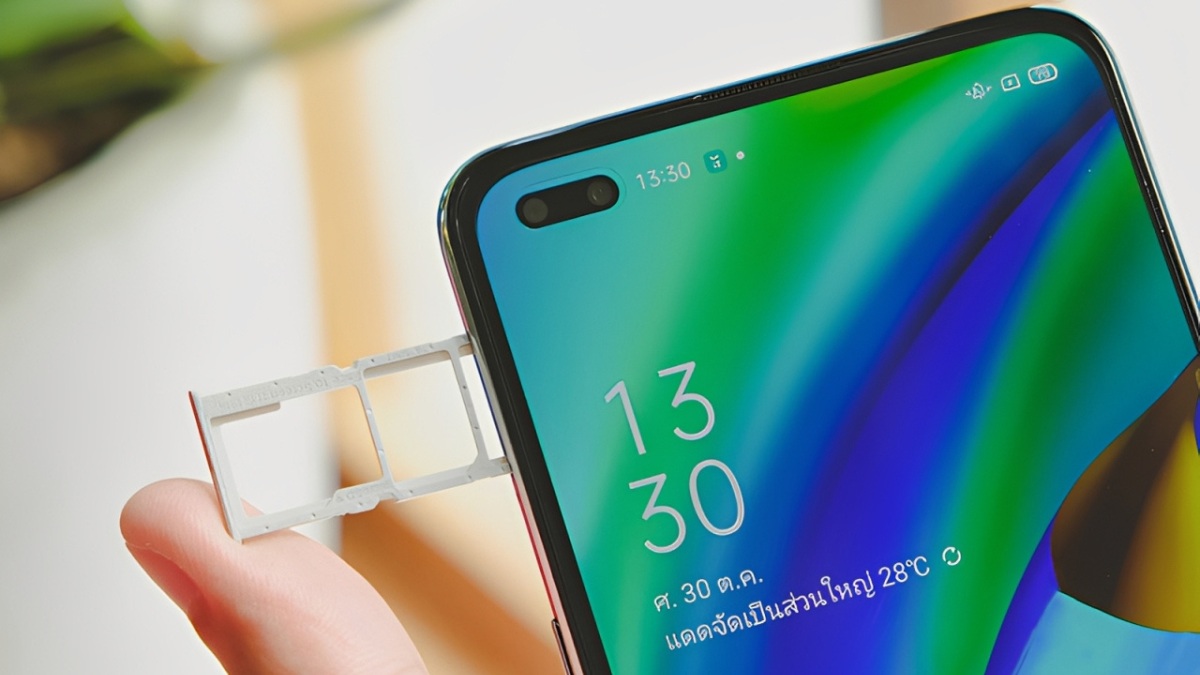 Lỗi khi thực hiện cách lắp SIM OPPO - Khe SIM bị kẹt